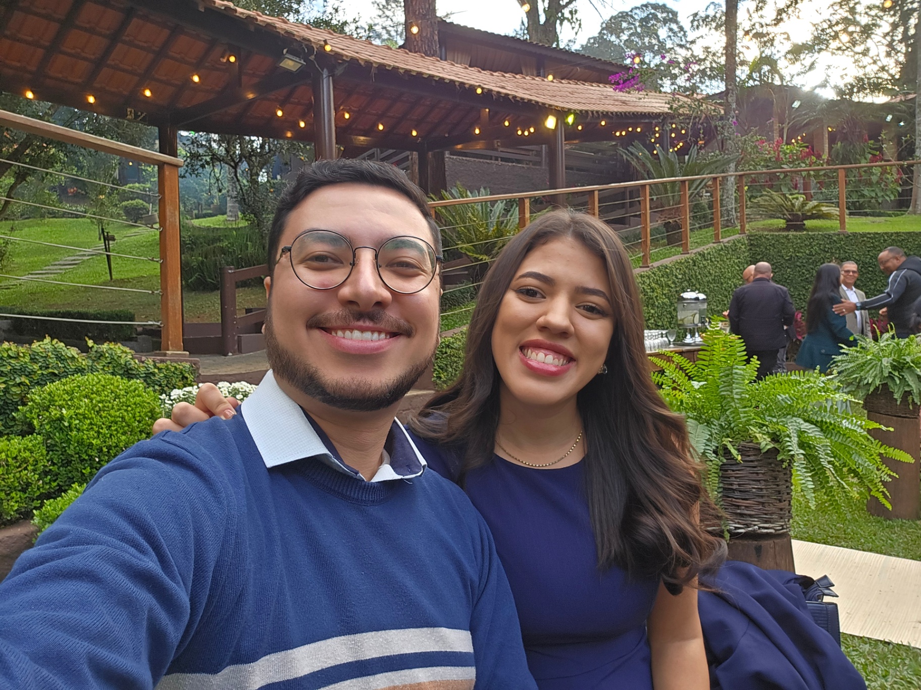 Paulo e Esther sorrindo juntos
